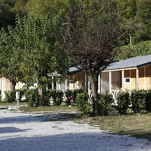 Le Jardin 3 étoiles - Chalets, Et Emplacements Nus Pour Des Nature Le Long De La Rivière Le Gijou Lacaze